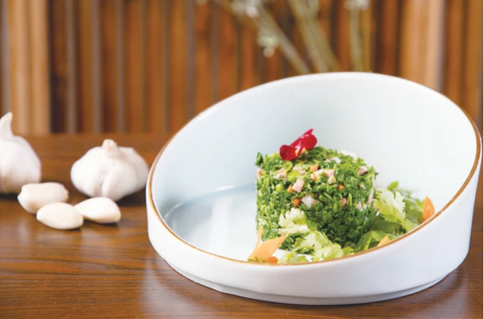 香干拌马兰头，鸠帮菜代表菜